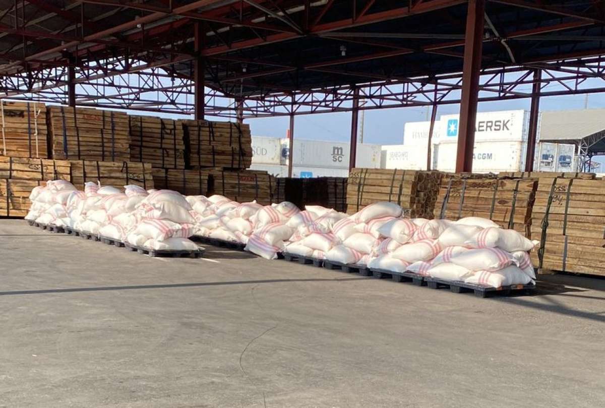 La Policía encontró la cocaína distribuida en 200 sacos de yute en el Puerto de Guayaquil