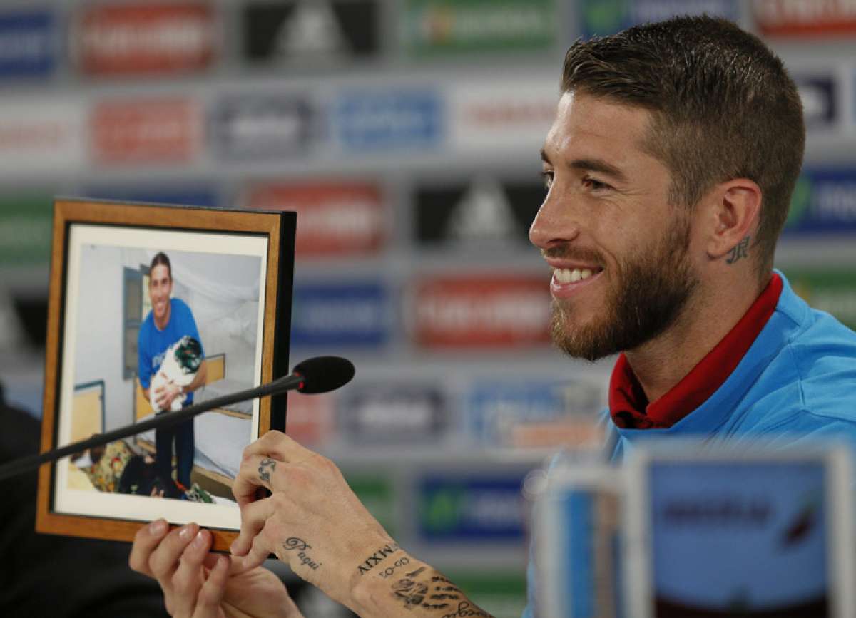 Sergio Ramos y su cara m&aacute;s solidaria (GALER&Iacute;A)