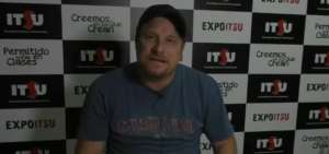  Ernesto Land&iacute;n ha participado como guionista de series como "Tres familias, "Cuatro cuartos", "As&iacute; pasa", entre otros. 