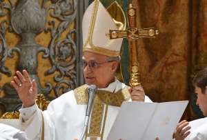 León XIV ofició su primera misa en la Capilla Sixtina acompañado por los cardenales que participaron en su elección.