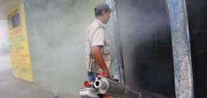 Las fumigaciones se han extendido a los 27 pa&iacute;ses donde se ha presentado el virus del zika. Las autoridades piden limpieza y protecci&oacute;n a los ciudadanos.