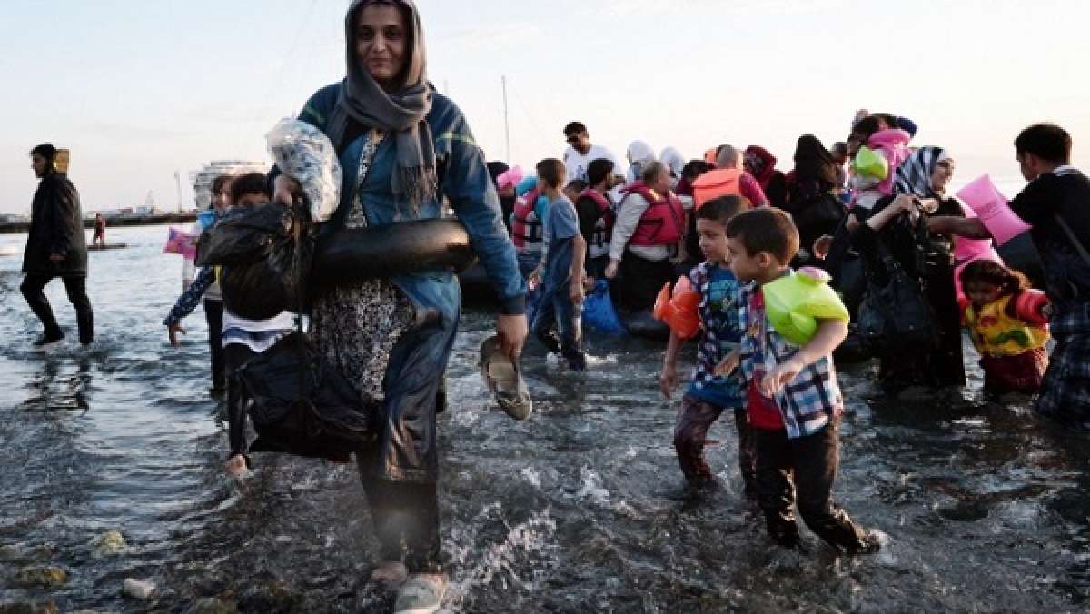 Balcanes occidentales no son "un aparcamiento" para los migrantes, dice comisario de la UE