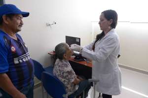 Varios pacientes eran atendidos en el &aacute;rea de oftalmolog&iacute;a. Foto: Karly Torres