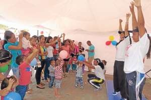 Los ni&ntilde;os disfrutaron de los juegos en esta Ruta Infantil desarrollada en la comunidad Hualtaco. Foto: Cortes&iacute;a