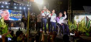 Multitudinario apoyo a Moreno en su cierre de campa&ntilde;a en Portoviejo