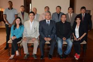 Gonz&aacute;les (c) fue presidente de la FEB reconocido internacionalmente; mientras que Patricio Calero presid&iacute;a la ecuatoriana reconocida por el Ministerio del Deporte. Foto: @DeporteEC