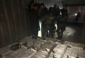 Golpe al narcotr&aacute;fico en Guayaquil: decomisan 1,5 toneladas de droga en un puerto
