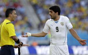 Luis Su&aacute;rez no podr&aacute; jugar los 8 pr&oacute;ximos partidos con su selecci&oacute;n. Foto: Archivo/AFP