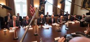 Trump impone oficialmente aranceles del 25% al acero y 10% al aluminio