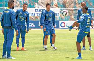 Quinteros pone a prueba el equipo que utilizar&iacute;a en el inicio de las Eliminatorias