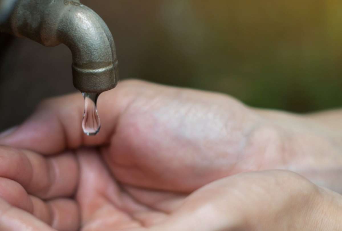 El Ministerio de Ambiente y Energía presentó una denuncia penal tras la ruptura intencional de una tubería que dejó sin agua a miles de familias.
