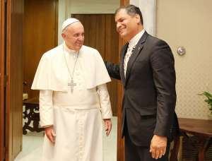 El pasado mes de abril, el Primer Mandatario visit&oacute; El Vaticano, ah&iacute; mantuvo una reuni&oacute;n privada con el Papa Francisco. Foto: Archivo