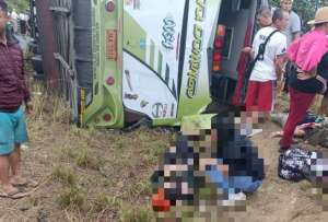 Un viaje que terminó en tragedia: 10 muertos tras accidente de bus en Chone