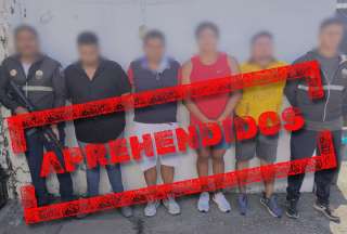  La Policía Nacional aprehendió a cuatro personas, entre ellas un concejal del cantón La Libertad, por su presunta participación en robo de vehículos y receptación de autopartes.