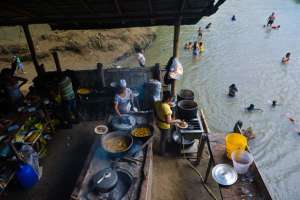 En la zona centro, las personas guardan sus ra&iacute;ces del campo, del montuvio que gusta de montar a caballo y comer caldo de gallina o cuajada con pl&aacute;tano asado. Foto: Rodolfo P&aacute;rraga / El Tel&eacute;grafo