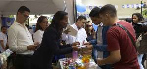 La Universidad de Guayaquil desarroll&oacute; una feria acad&eacute;mica para mostrar los servicios que oferta a los estudiantes.