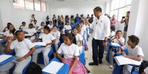 El presidente Rafael Correa recorri&oacute; las aulas de la escuela Mushuk Ayllu (Nueva Familia).