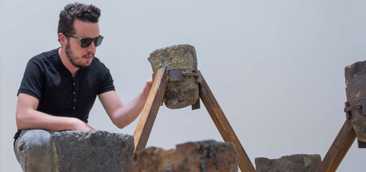 Adri&aacute;n Balseca usa los crisoles para crear constelaciones escult&oacute;ricas vinculadas a la cultura La Tolita-Tumaco.