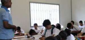 Inicio de clases en San Lorenzo y Eloy Alfaro se mantiene para el 16 de abril