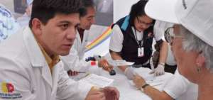  El Presidente Correa indic&oacute; que hay que reconocer los a&ntilde;os de experiencia de los m&eacute;dicos que trabajan en el sector p&uacute;blico. 