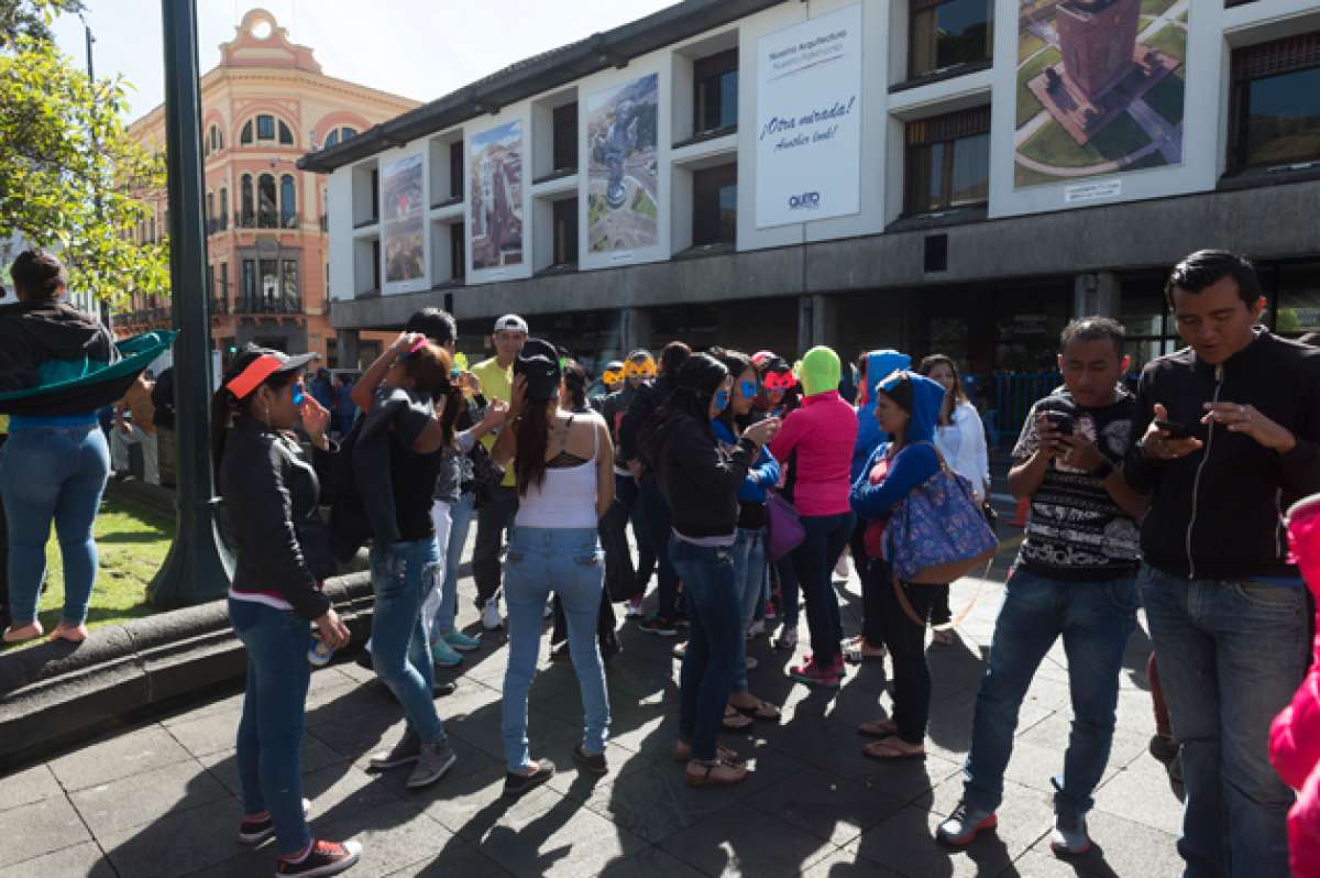 Un grupo de trabajadoras sexuales realiz&oacute; un plant&oacute;n frente al Municipio de Quito. Un pedido fue que no se cierren los centros de tolerancia. Foto: John Guevara/El Tel&eacute;grafo