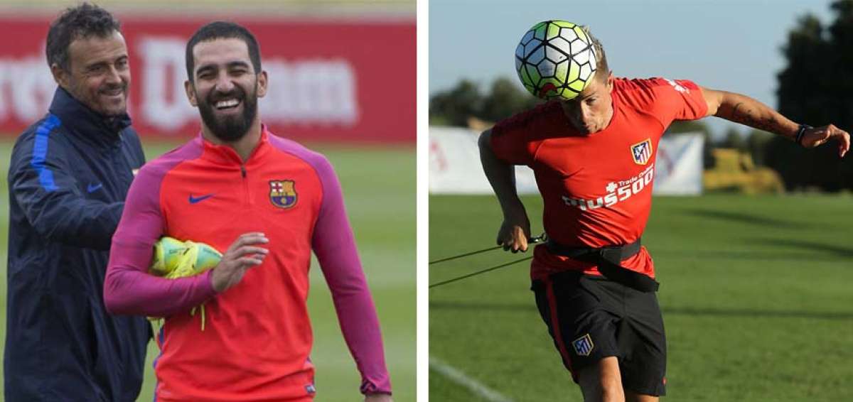 El turco Arda Turan (der.) ser&aacute; titular hoy en reemplazo del brasile&ntilde;o Neymar, quien est&aacute; suspendido. Mientras que en la imagen izquierda, el Atl&eacute;tico de Madrid necesitar&aacute; de la mejor versi&oacute;n de Fernando Torres para remontar el marcador. 