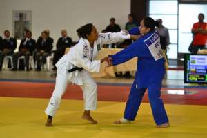 Estefan&iacute;a Garc&iacute;a (i.), judoca de Manab&iacute;, es una de las mejores exponentes a nivel nacional. Foto: Cortes&iacute;a FEJ