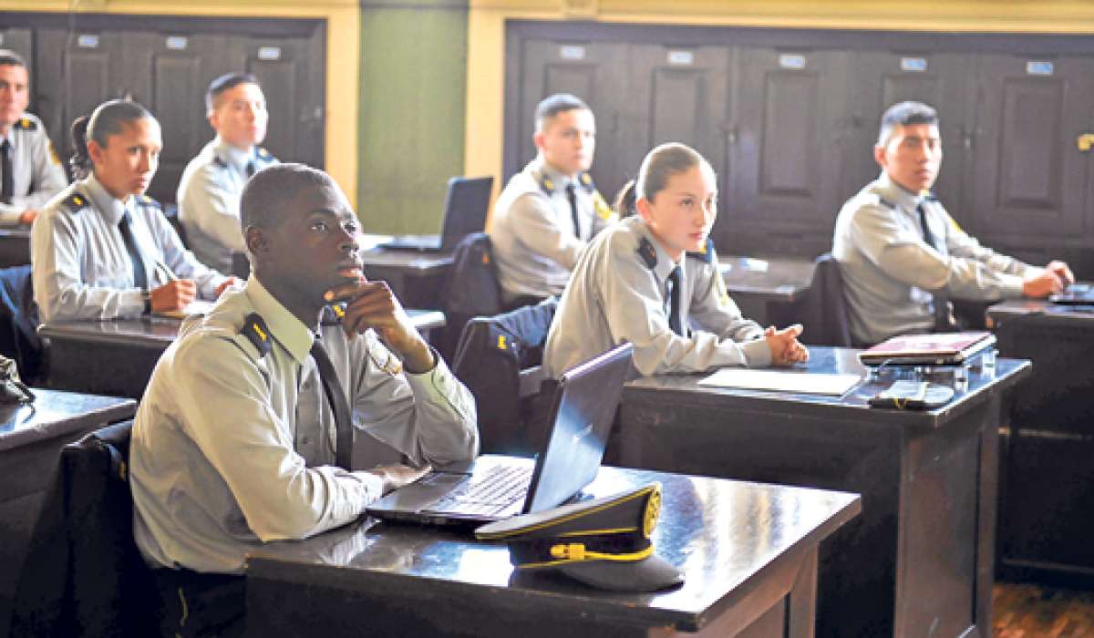 Los estudiantes deber&aacute;n cumplir 7.200 horas de clase durante los 4 a&ntilde;os de carrera. Adem&aacute;s deben obtener la suficiencia en ingl&eacute;s. Foto: Santiago Aguirre / El Tel&eacute;grafo