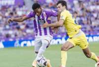 Gonzalo Plata (izq.) en el duelo de la primera fecha contra el Villarreal.