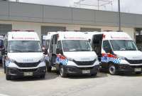 Las nuevas ambulancias se suman a las 25 que ya llegaron al país y serán entregadas totalmente equipadas.