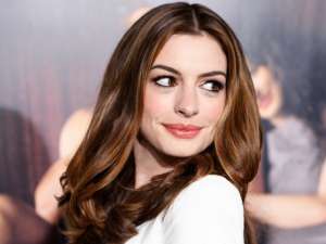  La actriz Anne Hathaway espera su primer hijo