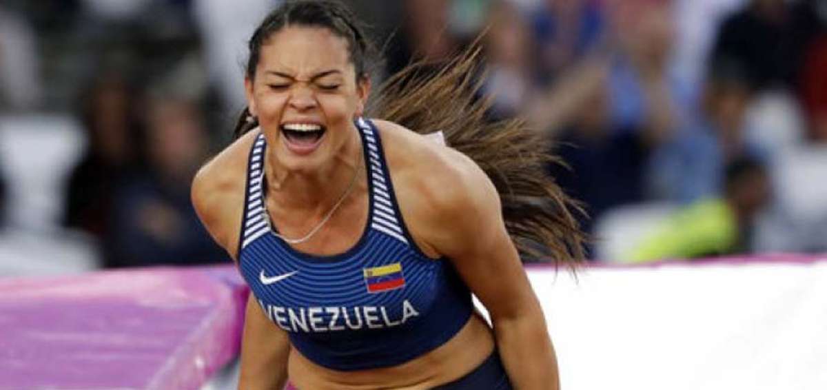 Doble bronce latinoamericano en garrocha con venezolana Peinado y cubana Silva