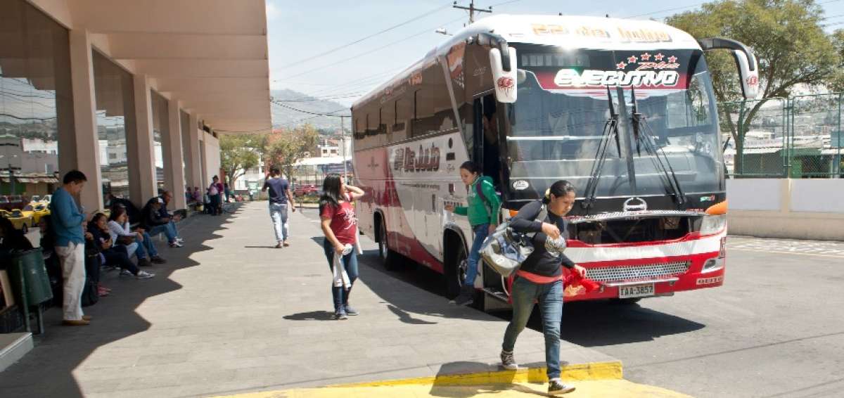 La transportaci&oacute;n de pasajeros al interior de Ambato, y entre cantones tungurahuenses, se realizaba con normalidad.