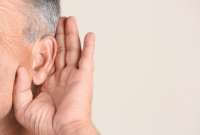 Prestando atención a estos cinco detalles podrá descubrir alguna pérdida auditiva.
