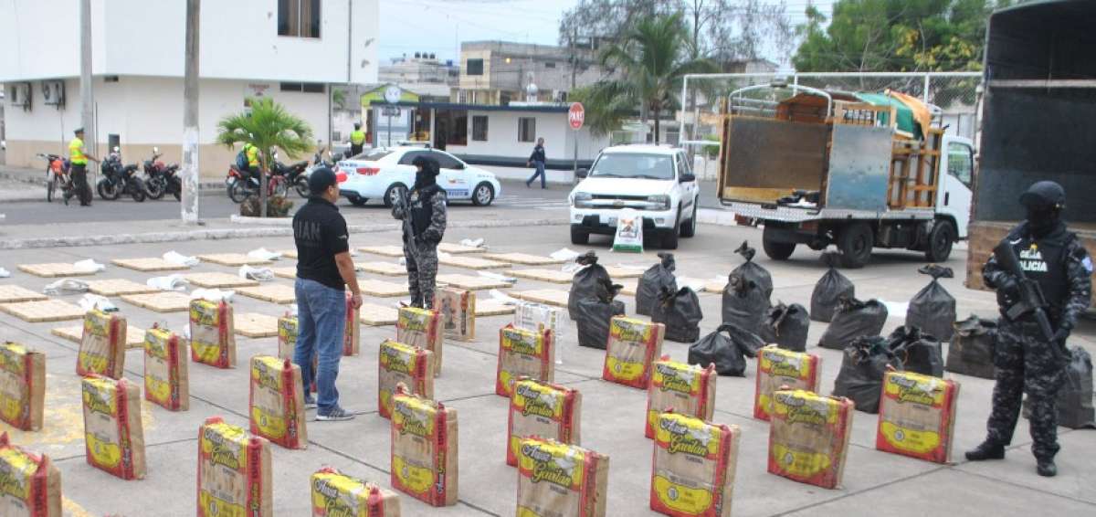 Antinarc&oacute;ticos decomisa cerca de 2 toneladas de droga en El Oro