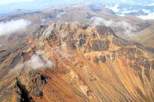 El volc&aacute;n Cerro Negro registra un aumento en su actividad, lo cual provoca los remezones. Foto: Tomada de Internet.