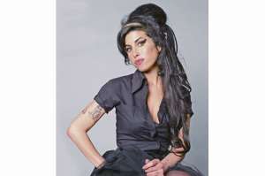 El recuerdo de Amy Winehouse sigue vivo en su barrio londinense (Video)