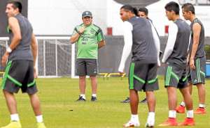 La selecci&oacute;n mexicana utiliz&oacute; 10 taxis para dirigirse a la pr&aacute;ctica