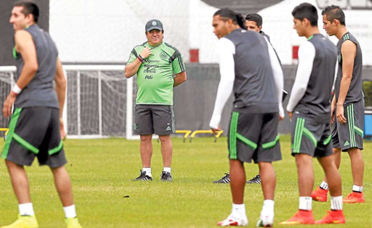 La selecci&oacute;n mexicana utiliz&oacute; 10 taxis para dirigirse a la pr&aacute;ctica