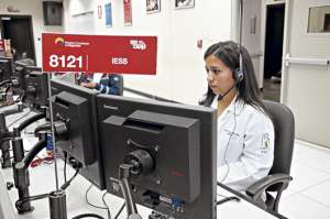 Se condecora a doctora del IESS
