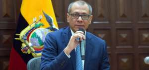 Vicepresidente acelera su defensa en la Fiscal&iacute;a