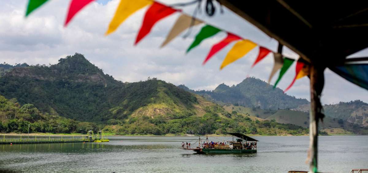En la represa La Esperanza desde donde nace el proyecto de riego Carrizal - Chone, el embalse almacena hasta 450 millones de metros c&uacute;bicos de agua.