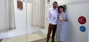 Los artistas parten de su experiencia de dos meses en un departamento del centro de Sao Paulo, de la posibilidad de habitar un espacio familiar y distante.