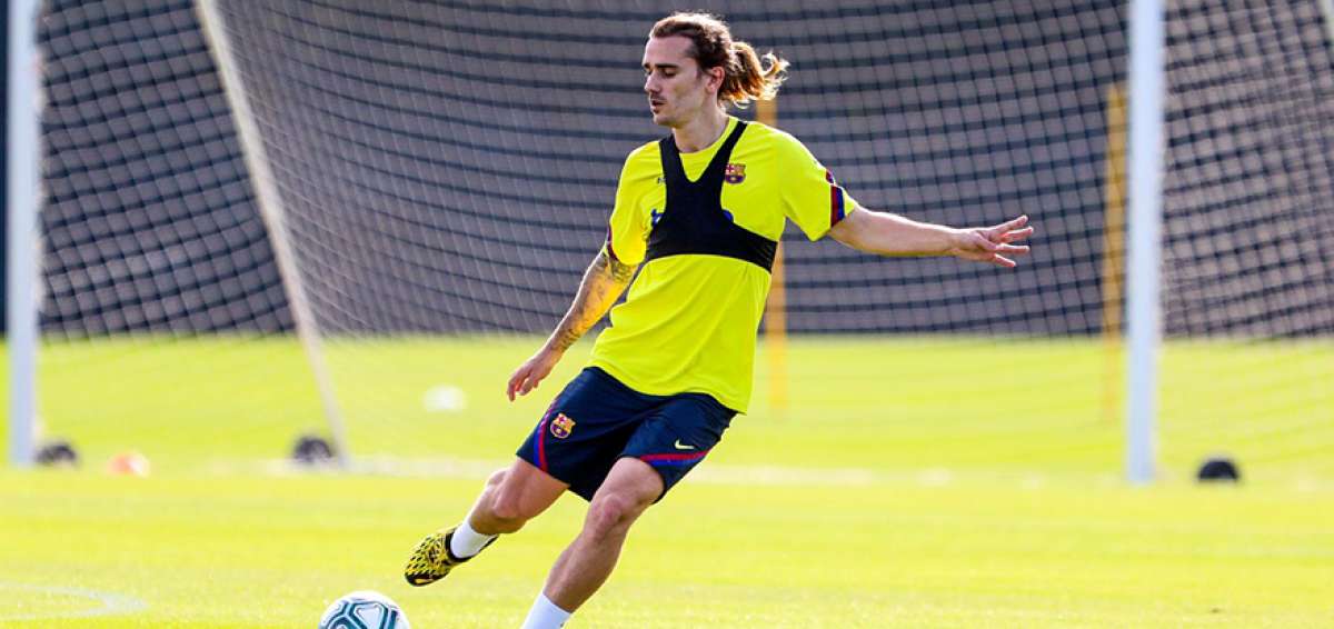 El delantero franc&eacute;s Antoine Griezmann durante el entrenamiento que realiz&oacute; en solitario, ayer en Barcelona.        