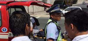 Motocicleta impact&oacute; a estudiante en carril de la Metrov&iacute;a