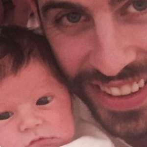 Gerard Piqu&eacute; muestra a Sasha en las redes sociales