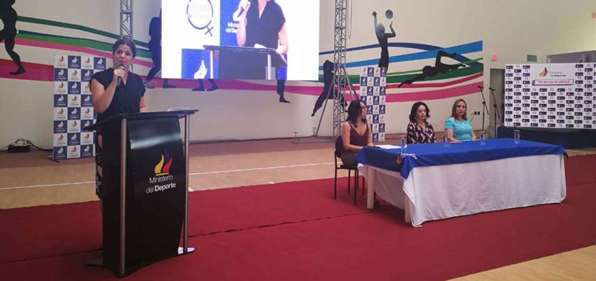 Ministra del Deporte y Roc&iacute;o Gonz&aacute;lez de Moreno presentaron el proyecto 'Segura de ti misma'