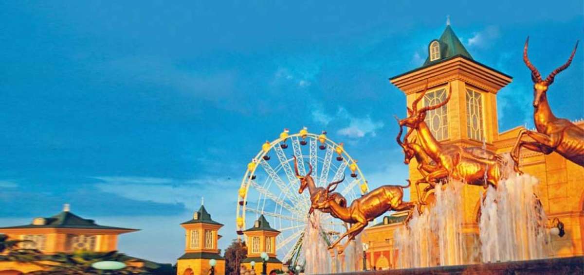 El Gold Reef City es un parque de atracciones inspirado en la fiebre del oro que se inici&oacute; en 1886 en el Witwatersrand.
