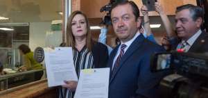 Bloque de CREO solicita juicio pol&iacute;tico contra Carlos Ochoa