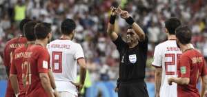 Enrique C&aacute;ceres (&aacute;rbitro) pitando el penal para Ir&aacute;n.